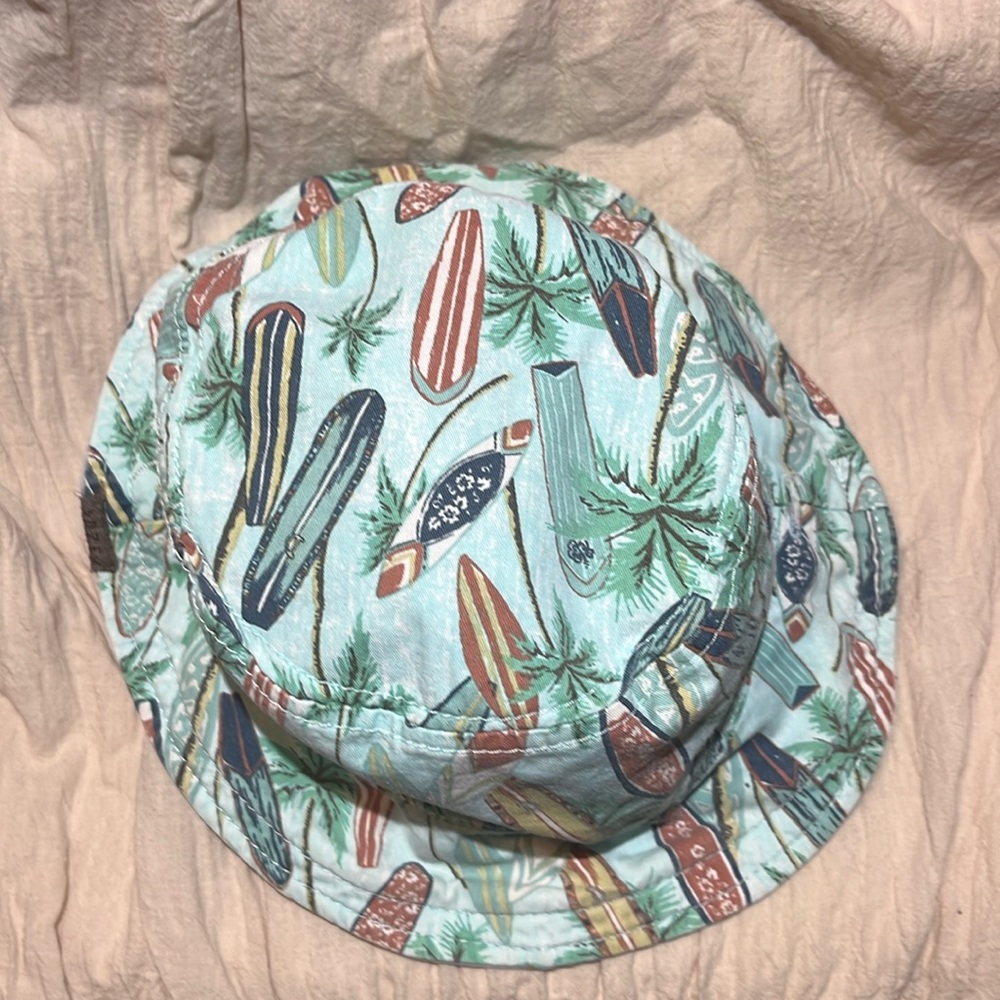 EUC DOZER BUCKET HAT REVERSIBLE SZ 2-5 yrs. no strap.